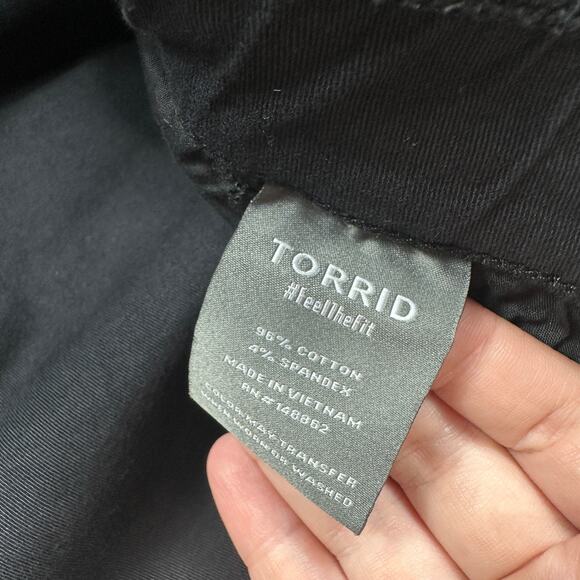 Torrid Black Stretch Casual Shorts 4X Plus Elastic Waist Pockets Tie Front - Picture 9 of 13